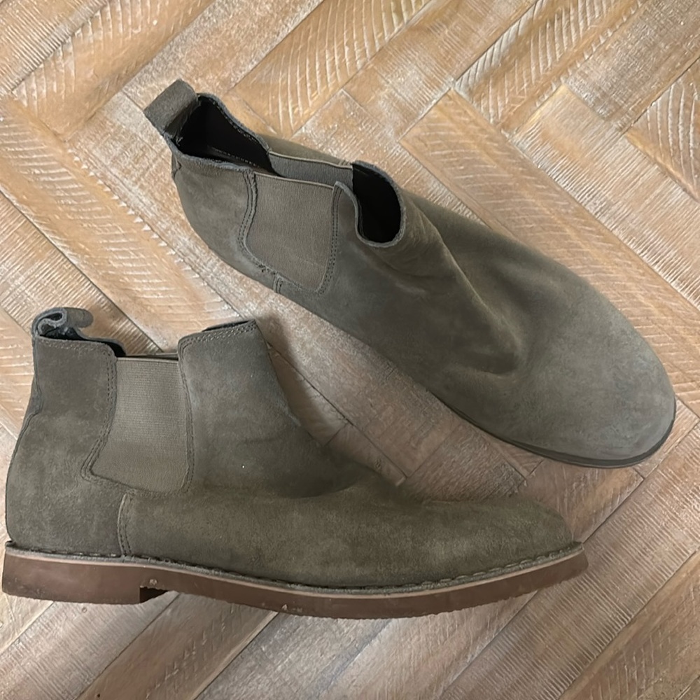 BP. Payce Suede Leather Pull-On Chelsea Boot in Taupe Grey